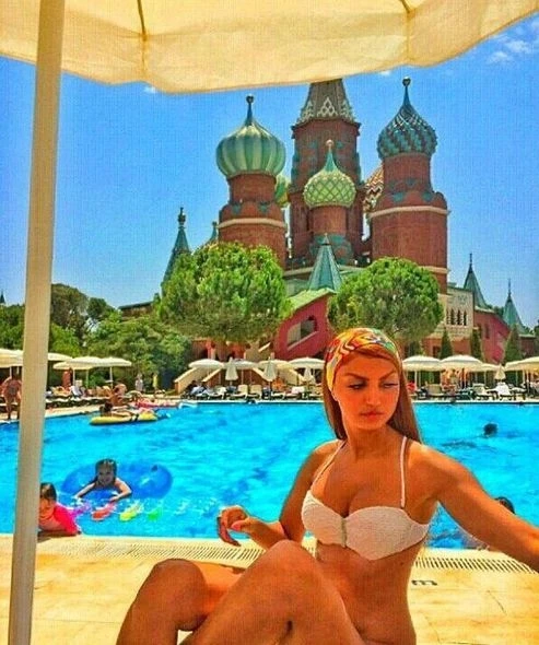 Азербайджанская модель на отдыхе в Анталии