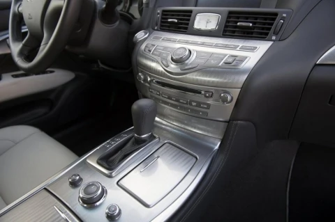 Infiniti представил седан Q70 Premium Select Edition