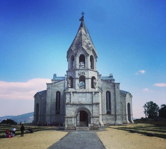 Как отдыхают армянки в Шуше (фото)
