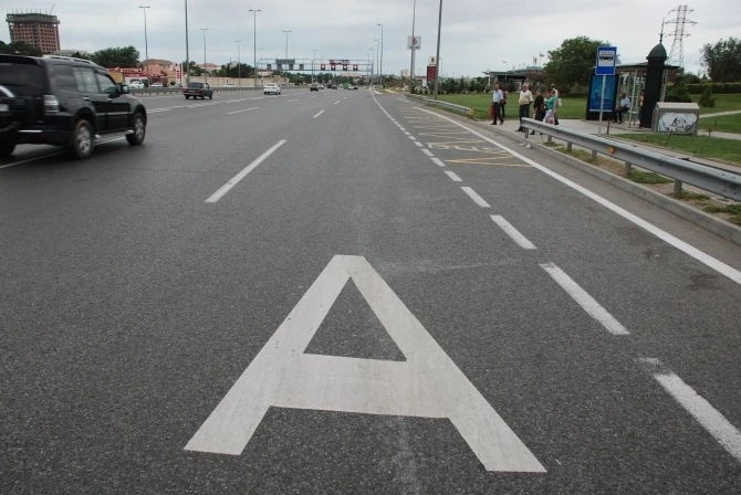 На дорогах Баку проводятся новые автобусные линии