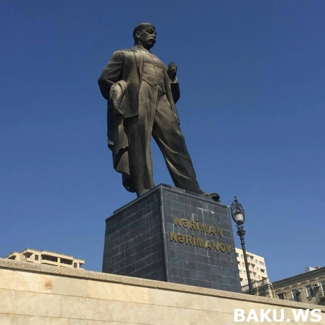 Почему в Баку не моют памятники?
