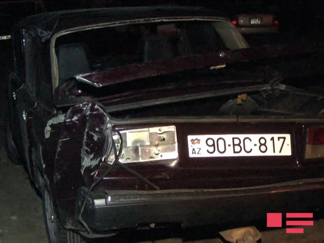 В Баку перевернулся автомобиль