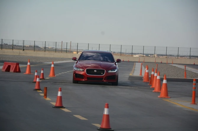 Легендарный английский автомобильный бренд провел в Баку закрытый показ под девизом #FEELXE