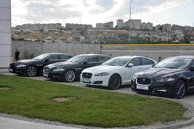 Легендарный английский автомобильный бренд провел в Баку закрытый показ под девизом #FEELXE