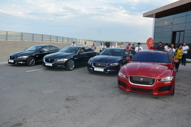 Легендарный английский автомобильный бренд провел в Баку закрытый показ под девизом #FEELXE