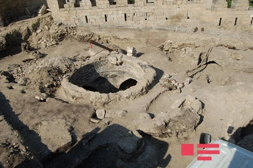 Возле «Гоша гала гапысы» в Ичеришехер обнаружена интересная находка