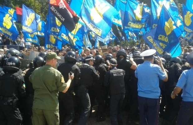 У здания парламента Украины произошел взрыв (видео)