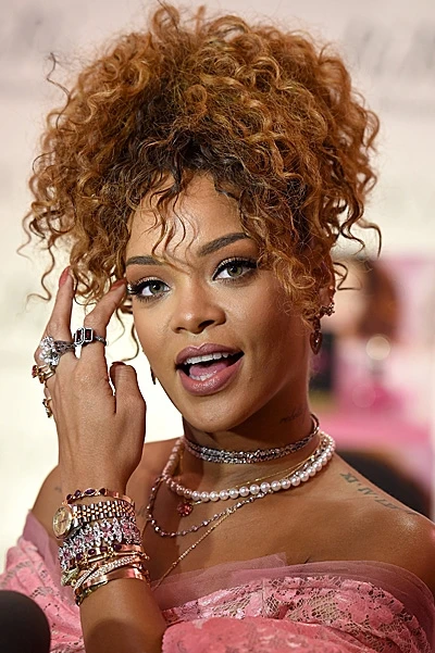 Рианна представила свой новый аромат RiRi