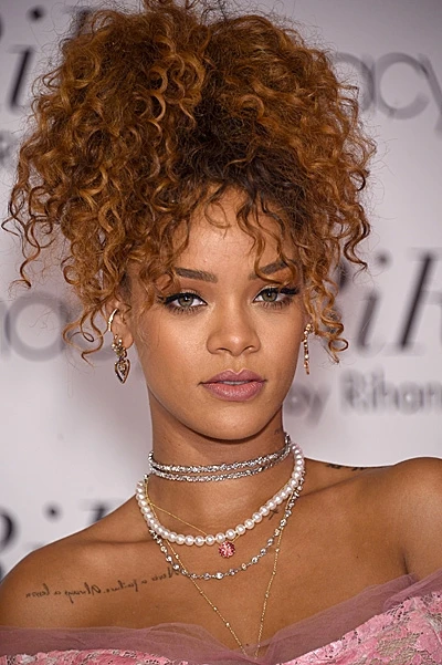 Рианна представила свой новый аромат RiRi