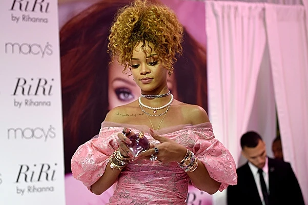 Рианна представила свой новый аромат RiRi