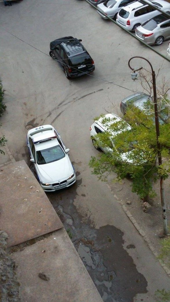 В Баку водители автомобилей теперь могут быть оштрафованы и во дворе дома