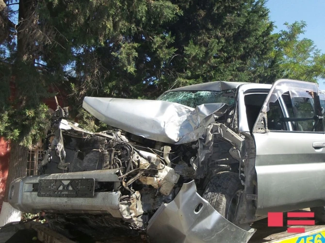На дороге Баку-Губа произошло тяжелое ДТП: 2 человека погибли, 3 ранены