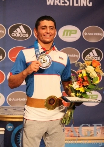 Расул Чунаев, одолев армянина, стал чемпионом мира (видео)