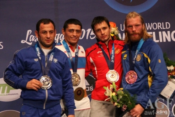 Расул Чунаев, одолев армянина, стал чемпионом мира (видео)