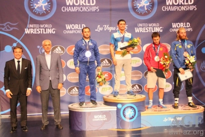 Расул Чунаев, одолев армянина, стал чемпионом мира (видео)