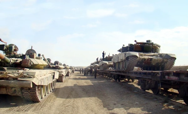 Боевая бронетехника ВС Азербайджана переброшена в зону учений