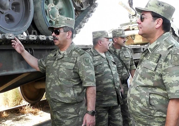 Боевая бронетехника ВС Азербайджана переброшена в зону учений