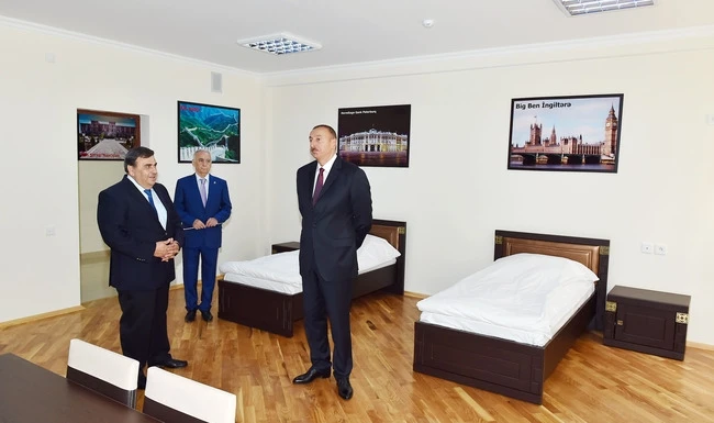 Президент Азербайджана ознакомился с состоянием Бакинского профлицея №5 после реконструкции