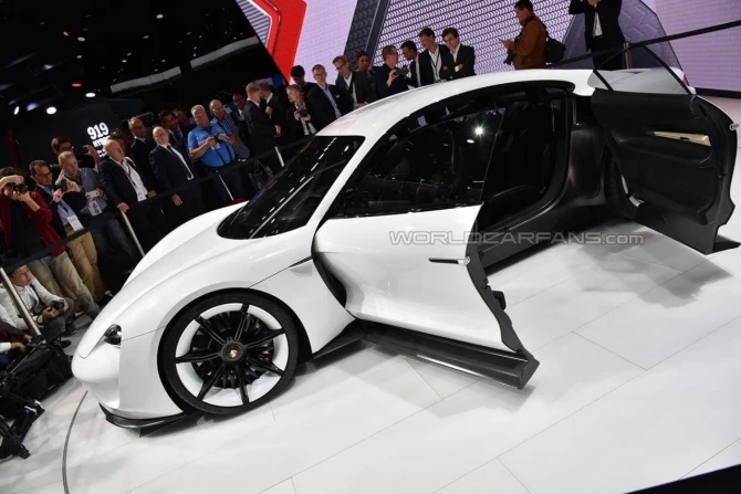 Porsche создала 600-сильный электрический суперкар