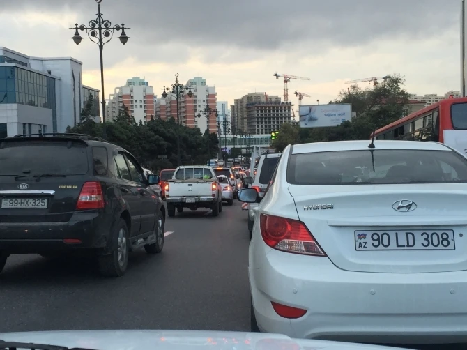 На трассе Баку-Сумгайыт снова огромные пробки