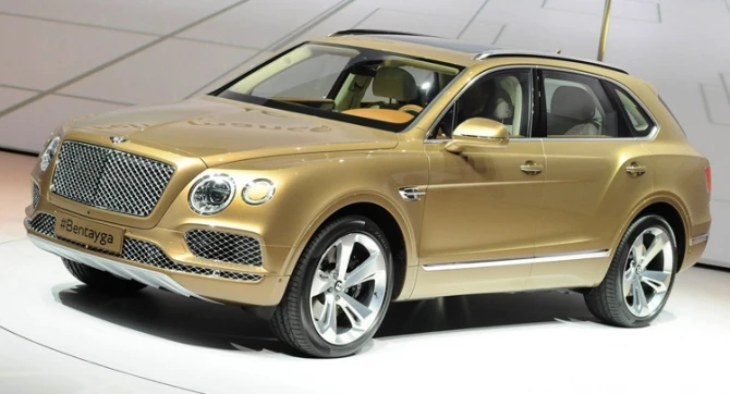 Первым владельцем Bentley Bentayga стала Королева Елизавета II