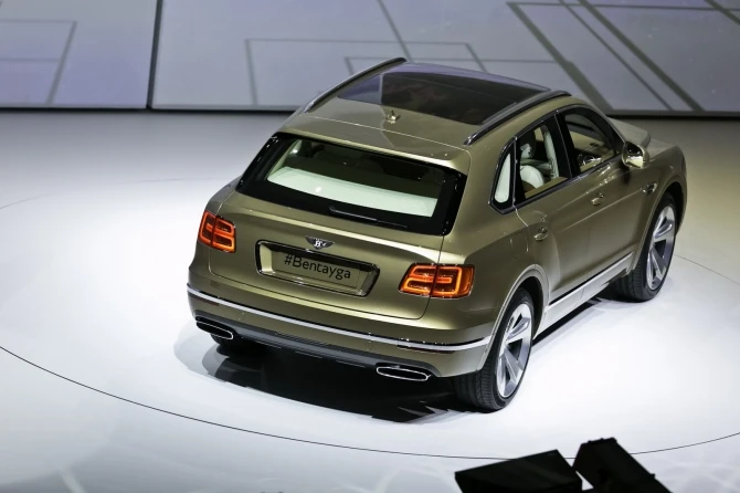 Первым владельцем Bentley Bentayga стала Королева Елизавета II