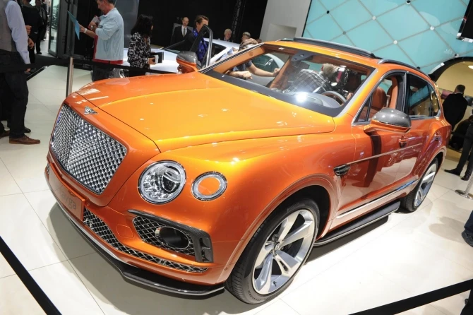 Первым владельцем Bentley Bentayga стала Королева Елизавета II