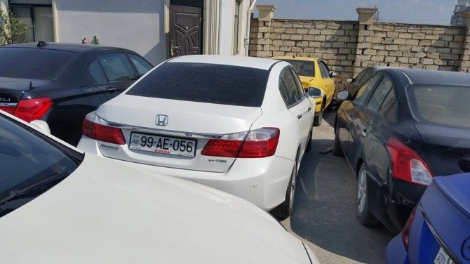 Очередная порция дорогих автомобилей оказалась на 