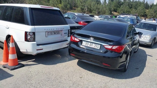 Очередная порция дорогих автомобилей оказалась на 