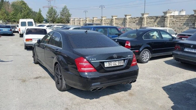 Очередная порция дорогих автомобилей оказалась на 