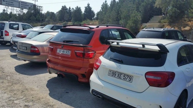 Очередная порция дорогих автомобилей оказалась на 