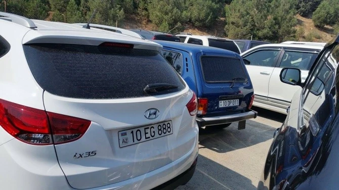 Очередная порция дорогих автомобилей оказалась на 
