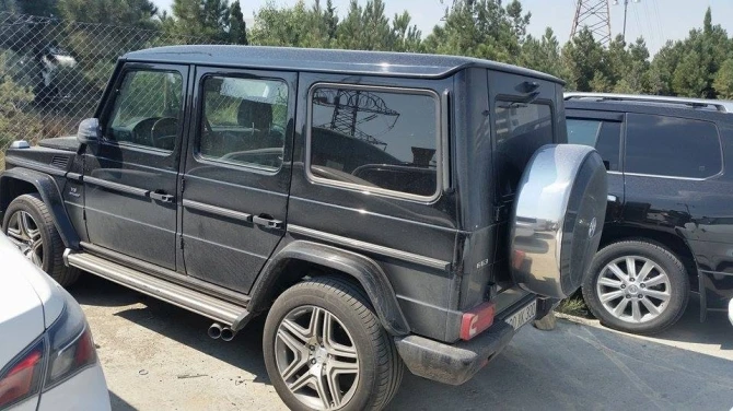 Очередная порция дорогих автомобилей оказалась на 