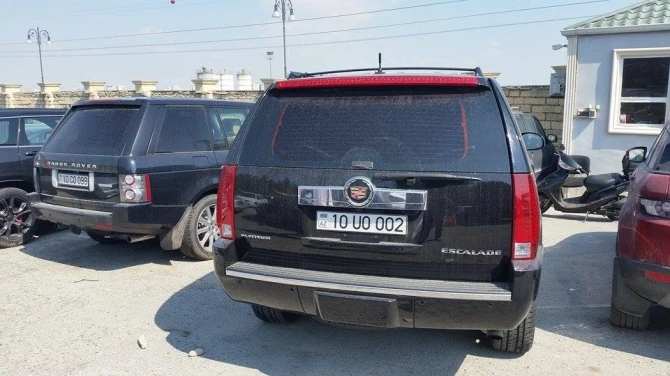 Очередная порция дорогих автомобилей оказалась на 
