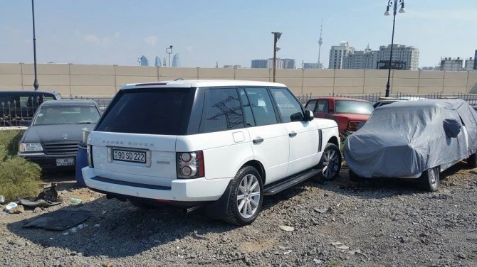 Очередная порция дорогих автомобилей оказалась на 