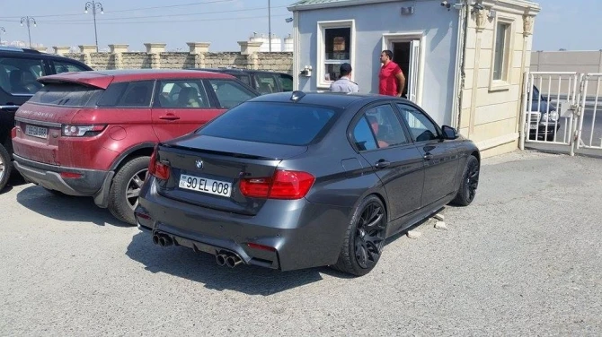 Очередная порция дорогих автомобилей оказалась на 
