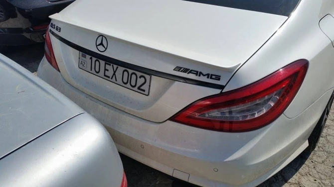 Очередная порция дорогих автомобилей оказалась на 