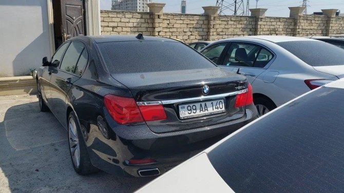 Очередная порция дорогих автомобилей оказалась на 