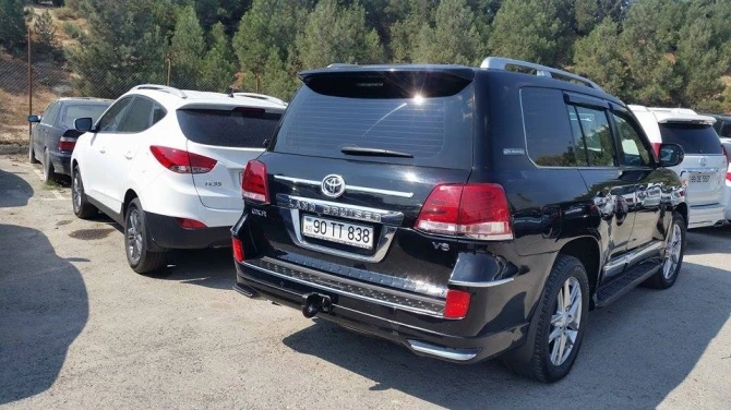Очередная порция дорогих автомобилей оказалась на 
