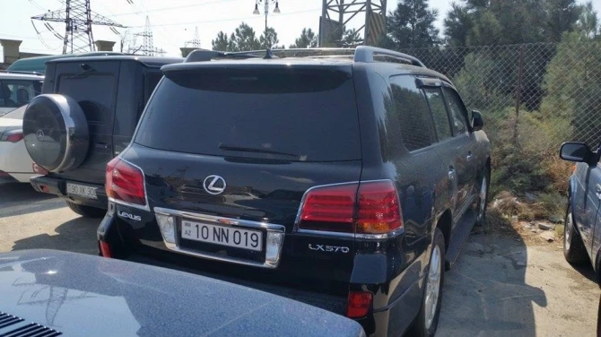 Очередная порция дорогих автомобилей оказалась на 