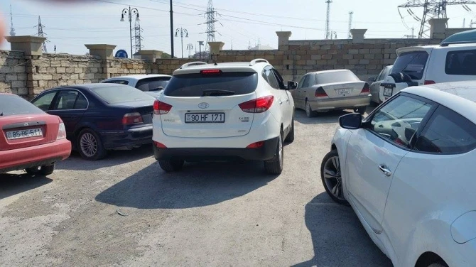 Очередная порция дорогих автомобилей оказалась на 
