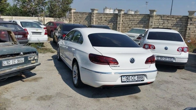 Очередная порция дорогих автомобилей оказалась на 