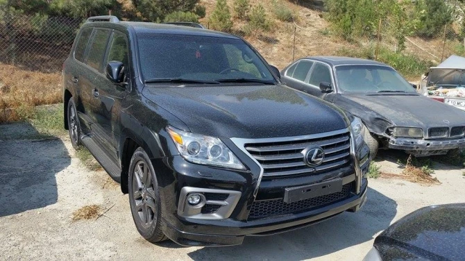 Очередная порция дорогих автомобилей оказалась на 