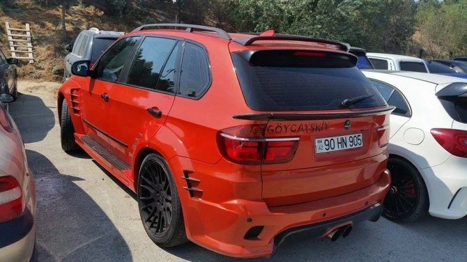 Очередная порция дорогих автомобилей оказалась на 