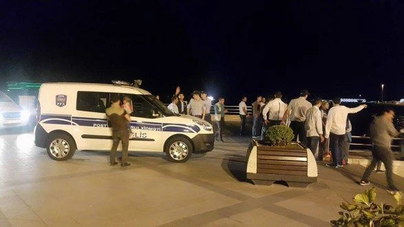 В Баку молодой парень бросился в Каспий
