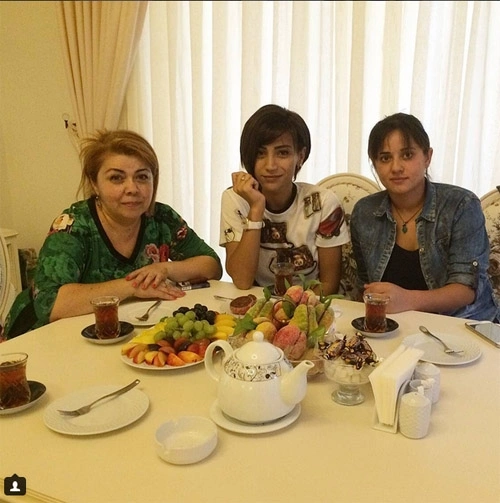 Ройа пригласила поклонницу к себе на дачу