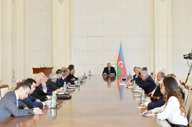 Президент Азербайджана собрал министров и провел заседание