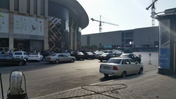 Port Bakuda həyəcan, yüzlərlə insan təxliyyə edildi (FOTO)