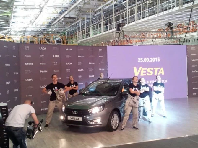 АвтоВАЗ начал серийное производство новой модели Lada Vesta (видео)
