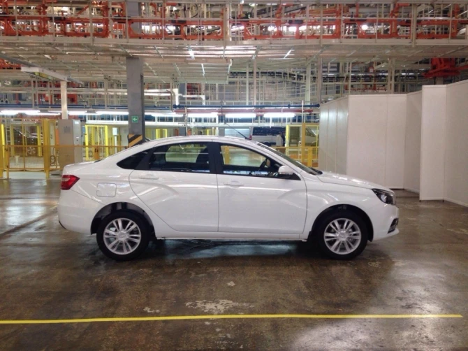 АвтоВАЗ начал серийное производство новой модели Lada Vesta (видео)